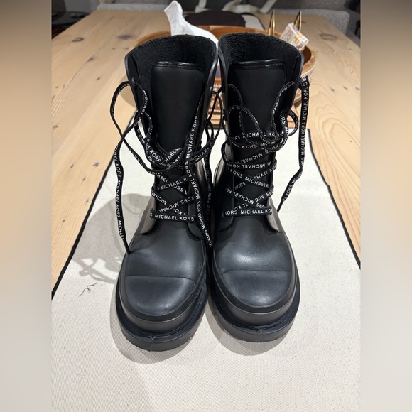 EUC-MICHAEL MICHAEL KORS
Montaigne PVC Rain Boot - Picture 3 of 8